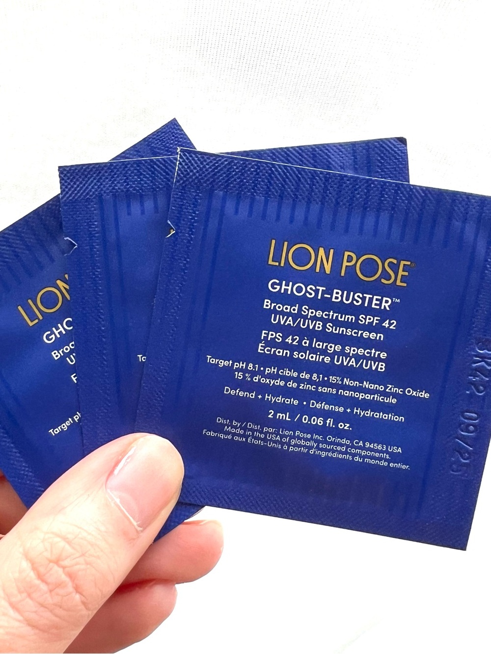 5 for 25⚡️Lion Pose Ghost-Buster Broad Spectrum SPF 42 Sunscreen Sachets 3ml